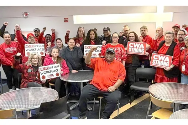 CWA President Cummings Visits CWAers in Minneapolis